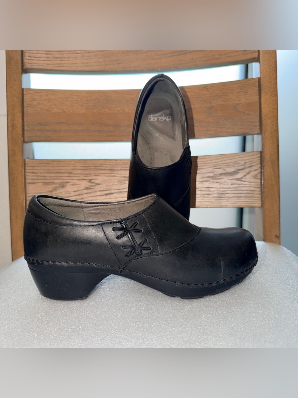 Dansko Stacie black leather clogs size 39/8.5 for women